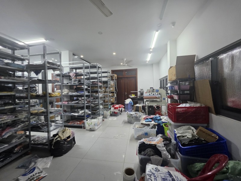 Bán nhà 3 Tầng MẶT TIỀN kinh doanh víp nhất Linh Xuân,Ngang KHỦNG gần 11m