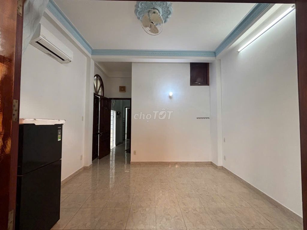 Cho thuê phòng trọ ngay gần Đại học Văn Lang.