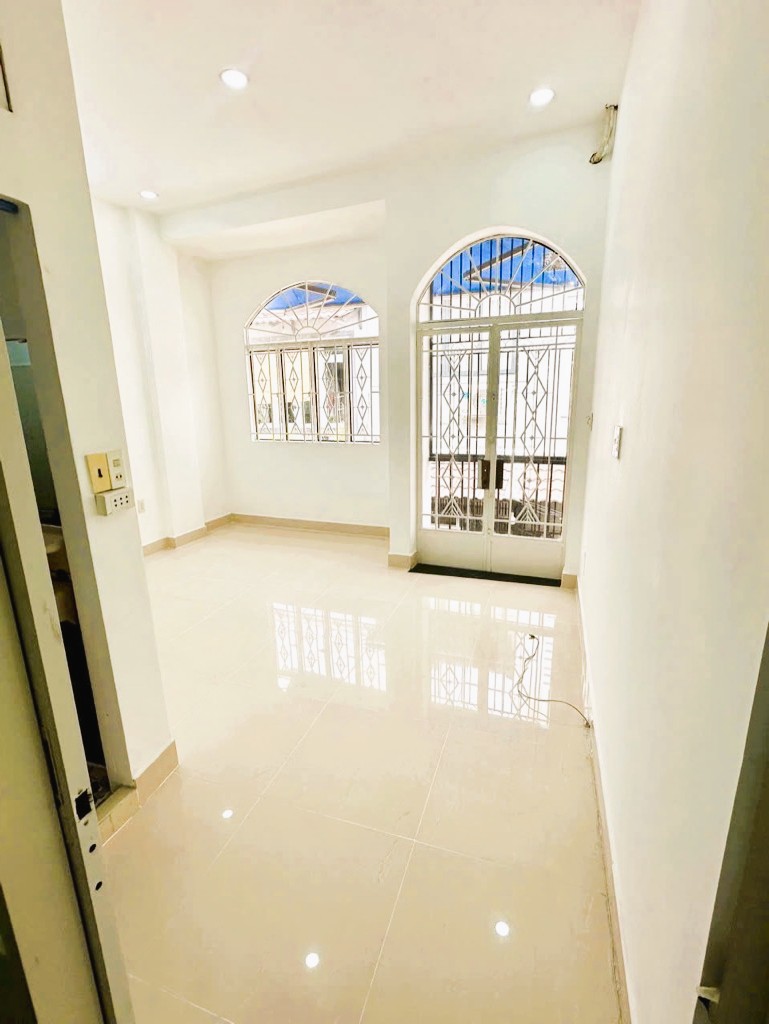 DT 41m2 – 2 tầng – Âu Dương Lân – 2PN.2WC – Nhà ở Ngay – có 4tx xíu