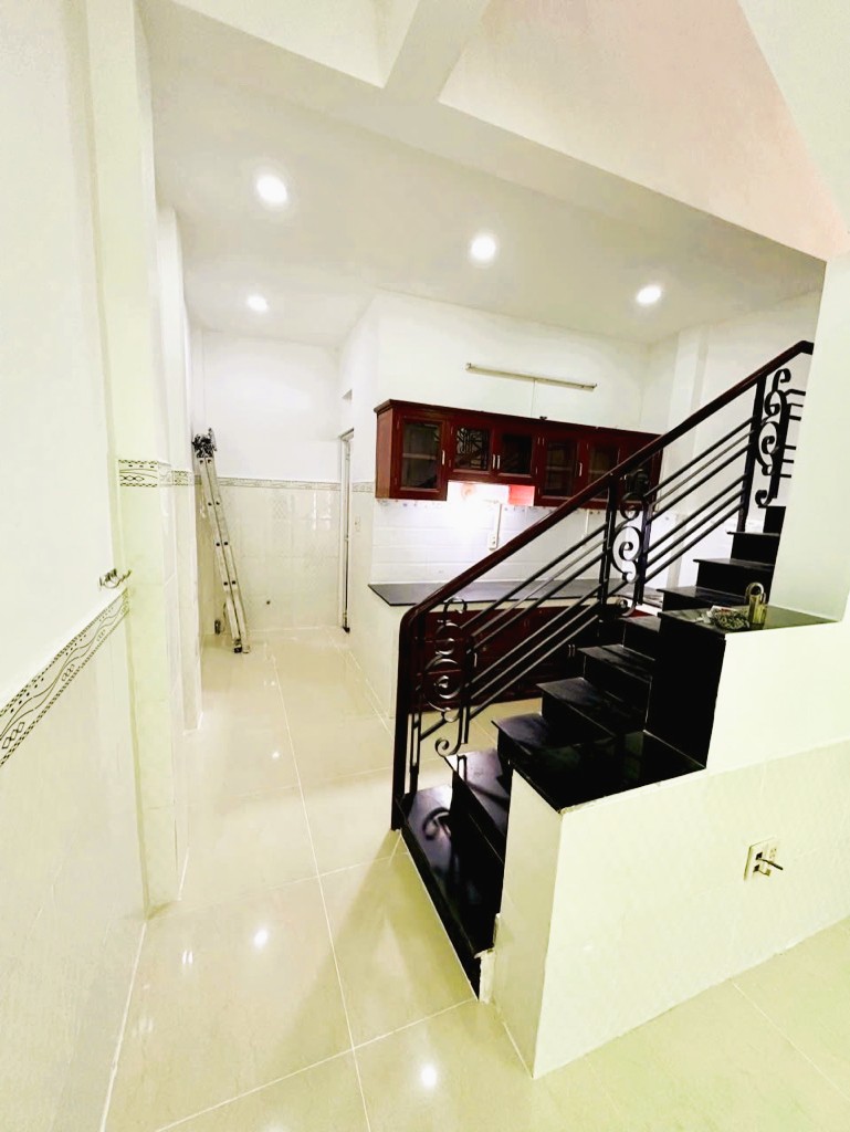 DT 41m2 – 2 tầng – Âu Dương Lân – 2PN.2WC – Nhà ở Ngay – có 4tx xíu