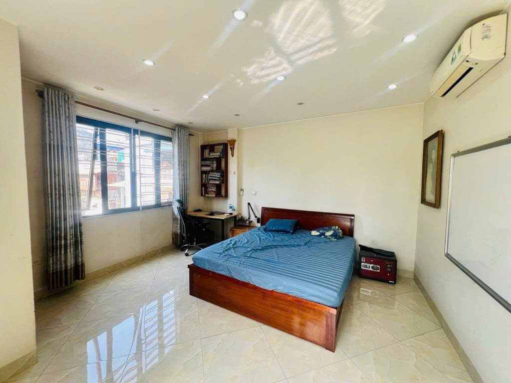 SĐCC- ĐANG BÁN nhà phố Lương Khánh Thiện. DT 47m × 5 Tầng. Gara Ô tô ngủ trong nhà HƠN 12 TỶ