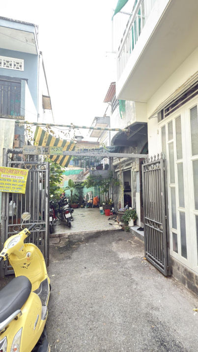 Bán nhà 2 mặt hẻm, xe hơi vào tận cửa, đường Lê Quang Định, Phường 11, Bình Thạnh