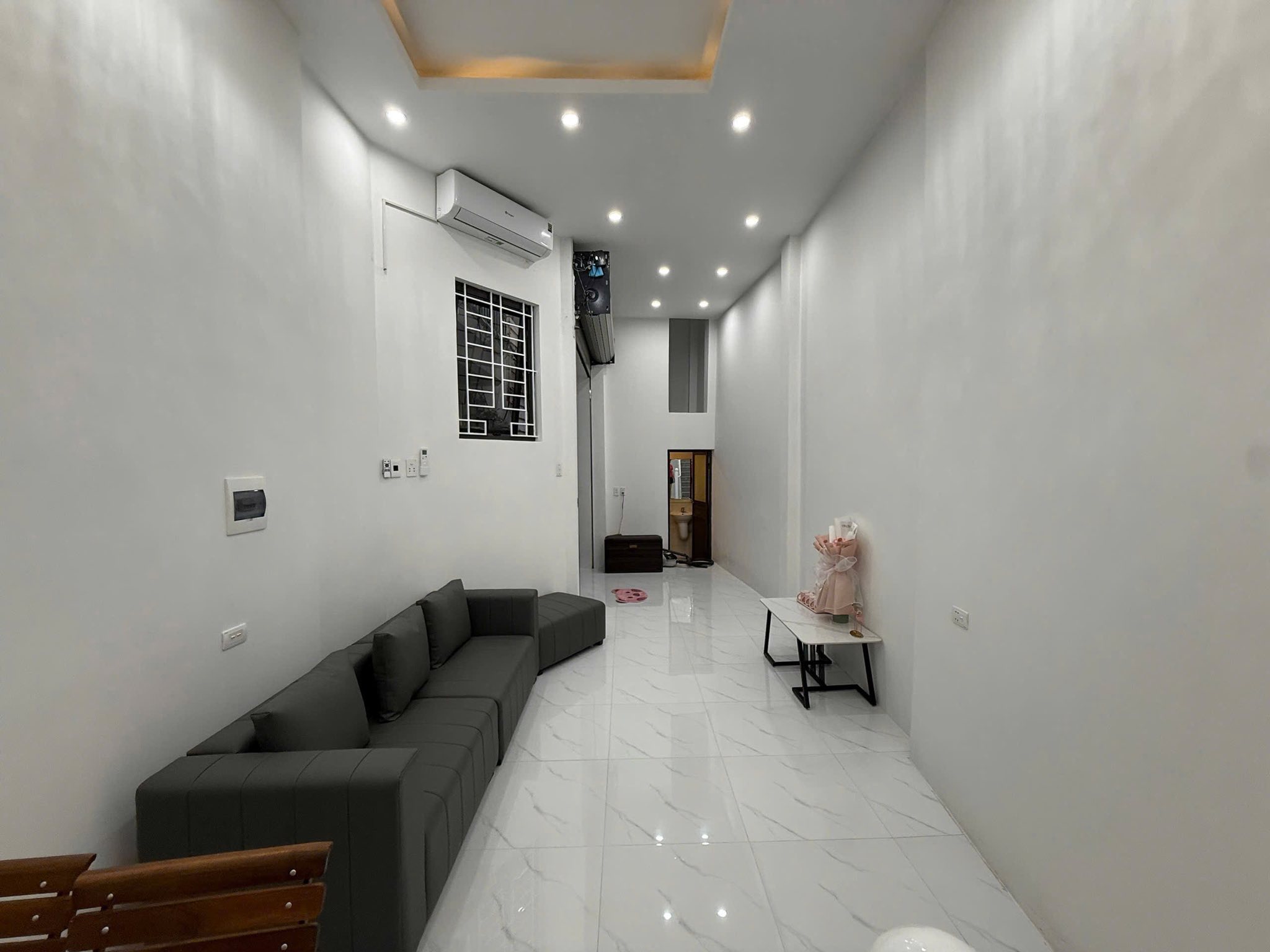 Cho thuê nhà ngõ Phan Kế Bính, 2 tầng x 40m2, 2 ngủ, 10 Triệu KD online, ở gđ, nhóm