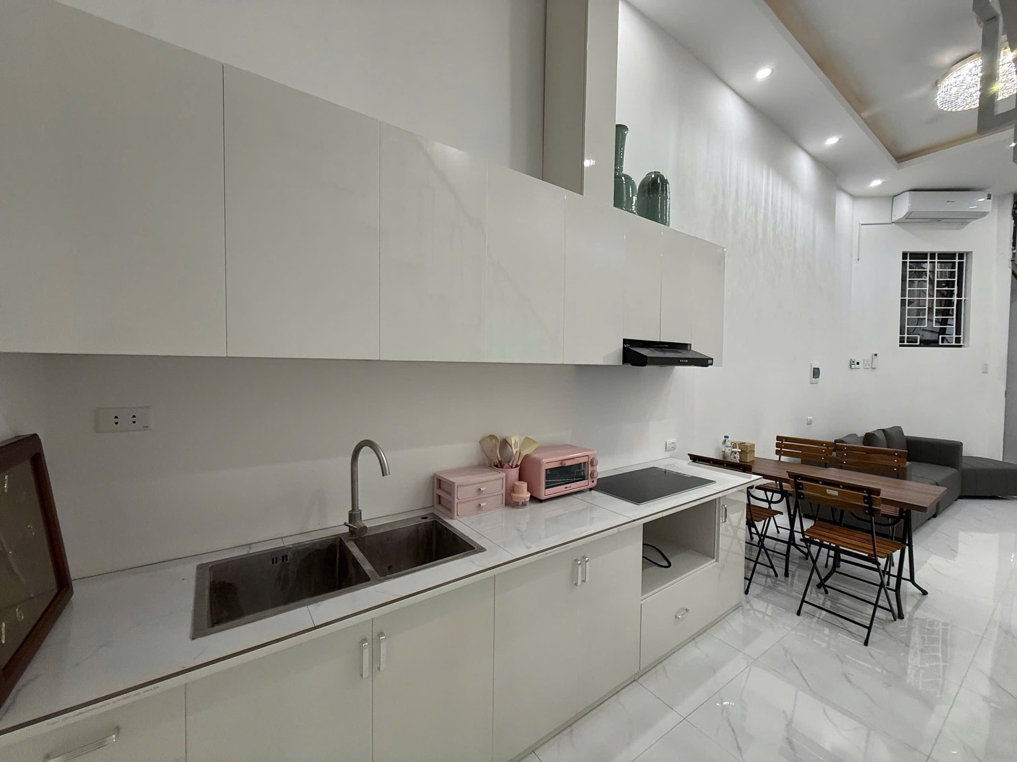 Cho thuê nhà ngõ Phan Kế Bính, 2 tầng x 40m2, 2 ngủ, 10 Triệu KD online, ở gđ, nhóm