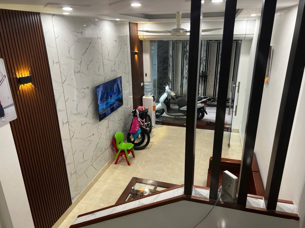 Định Công 36m 6 ngủ, sổ vuông, đủ nội thất chỉ 7,65 tỷ
