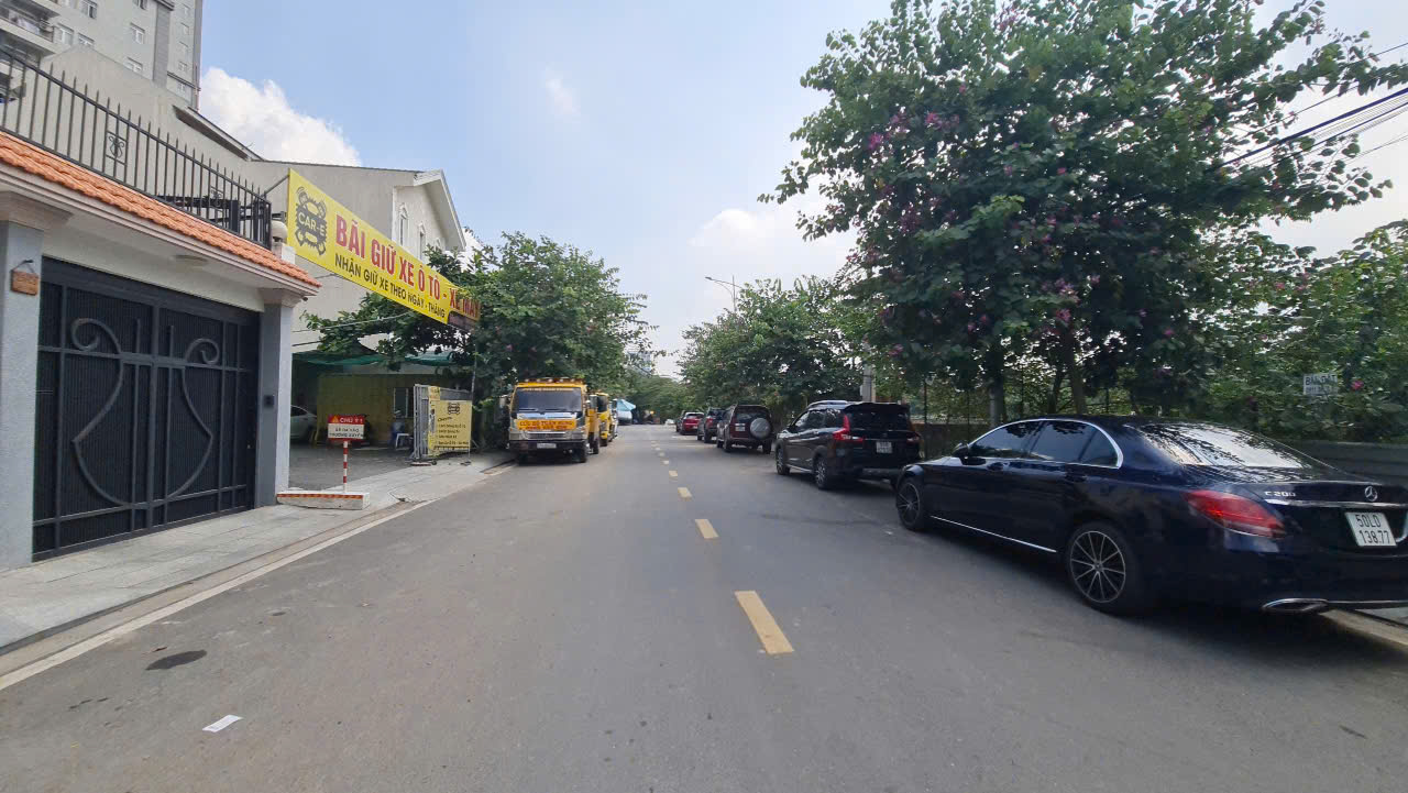 Ban nha mt nam hoà phường phước long A, q9 . TP Thủ Đức ,DTcn : 160m2. 3 lầu – 14,5 tỷ