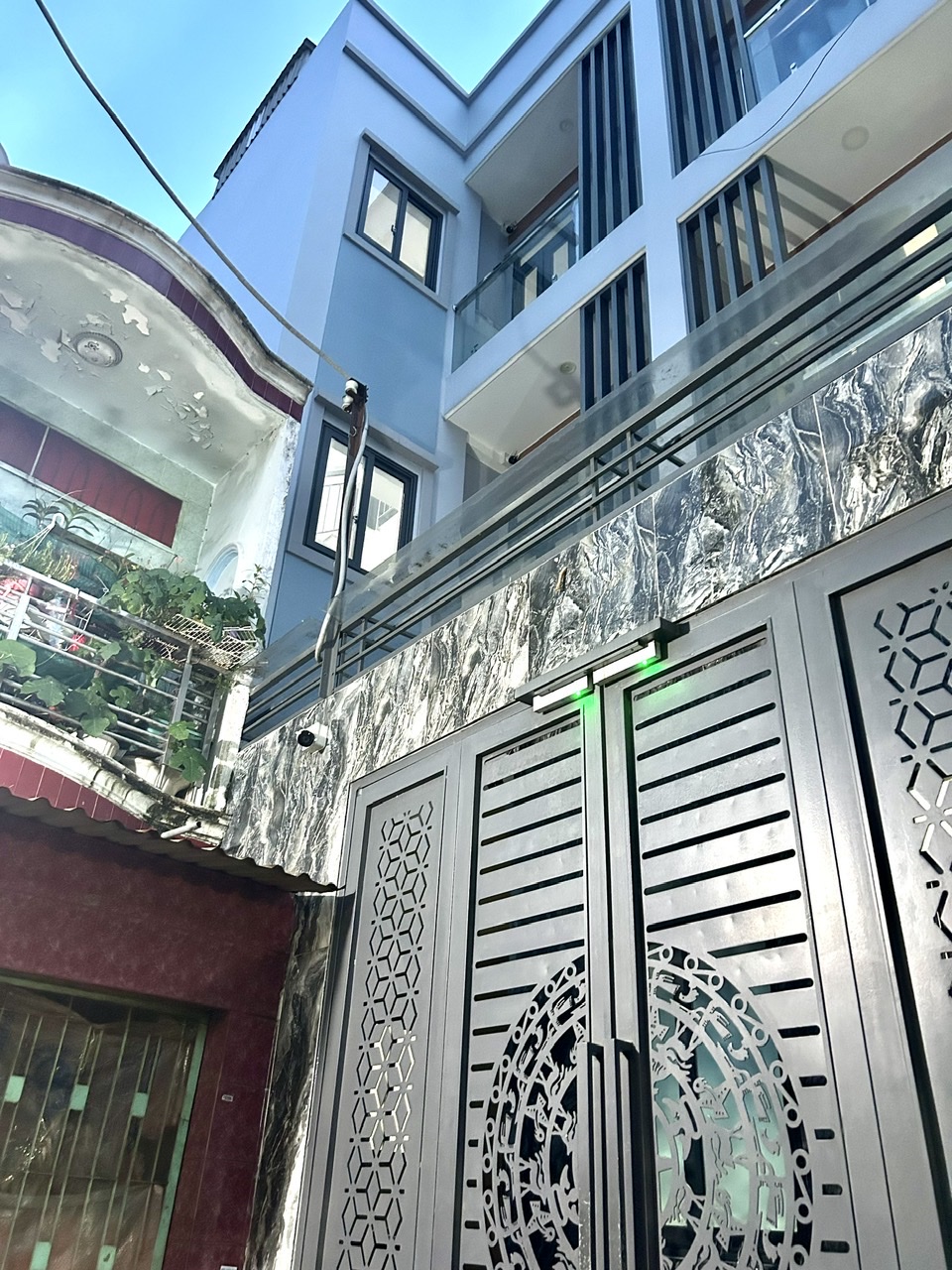 BÁN NHÀ 4 TẦNG 8 PHÒNG NGỦ QUẬN 4 – VỊ TRÍ VÀNG – GIÁ 8.7 TỶ – SỔ HỒNG