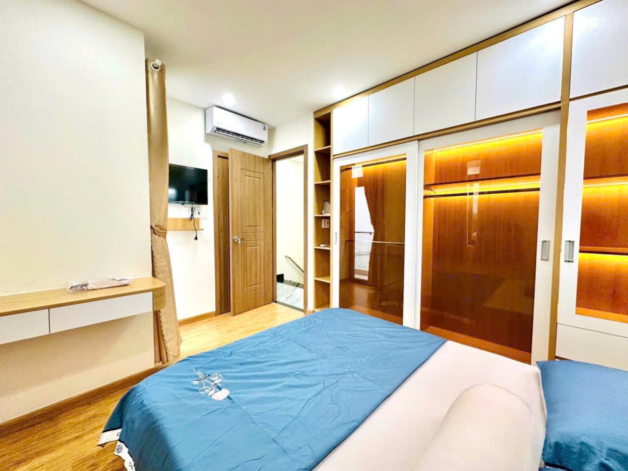 LÊN SÓNG CĂN VILLA MINI LÔ GÓC 2 MẶT TIỀN HẺM CMT8 TÂN BÌNH SÁT QUẬN 10 THÔNG HOÀNG SA (P.5) -Diện tích: (5.3m x 8) -3PN & 3WC