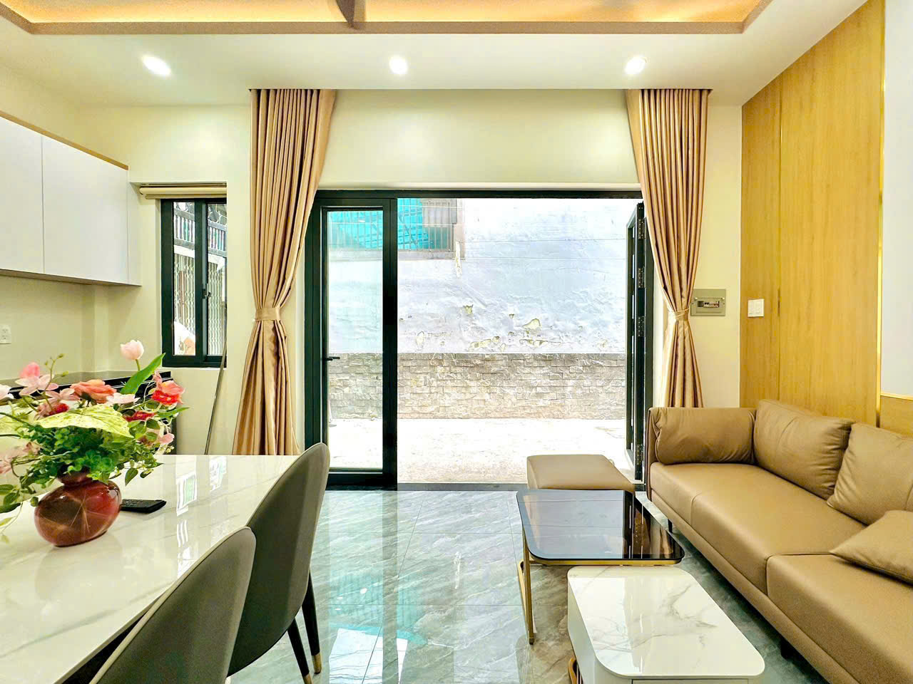 LÊN SÓNG CĂN VILLA MINI LÔ GÓC 2 MẶT TIỀN HẺM CMT8 TÂN BÌNH SÁT QUẬN 10 THÔNG HOÀNG SA (P.5) -Diện tích: (5.3m x 8) -3PN & 3WC