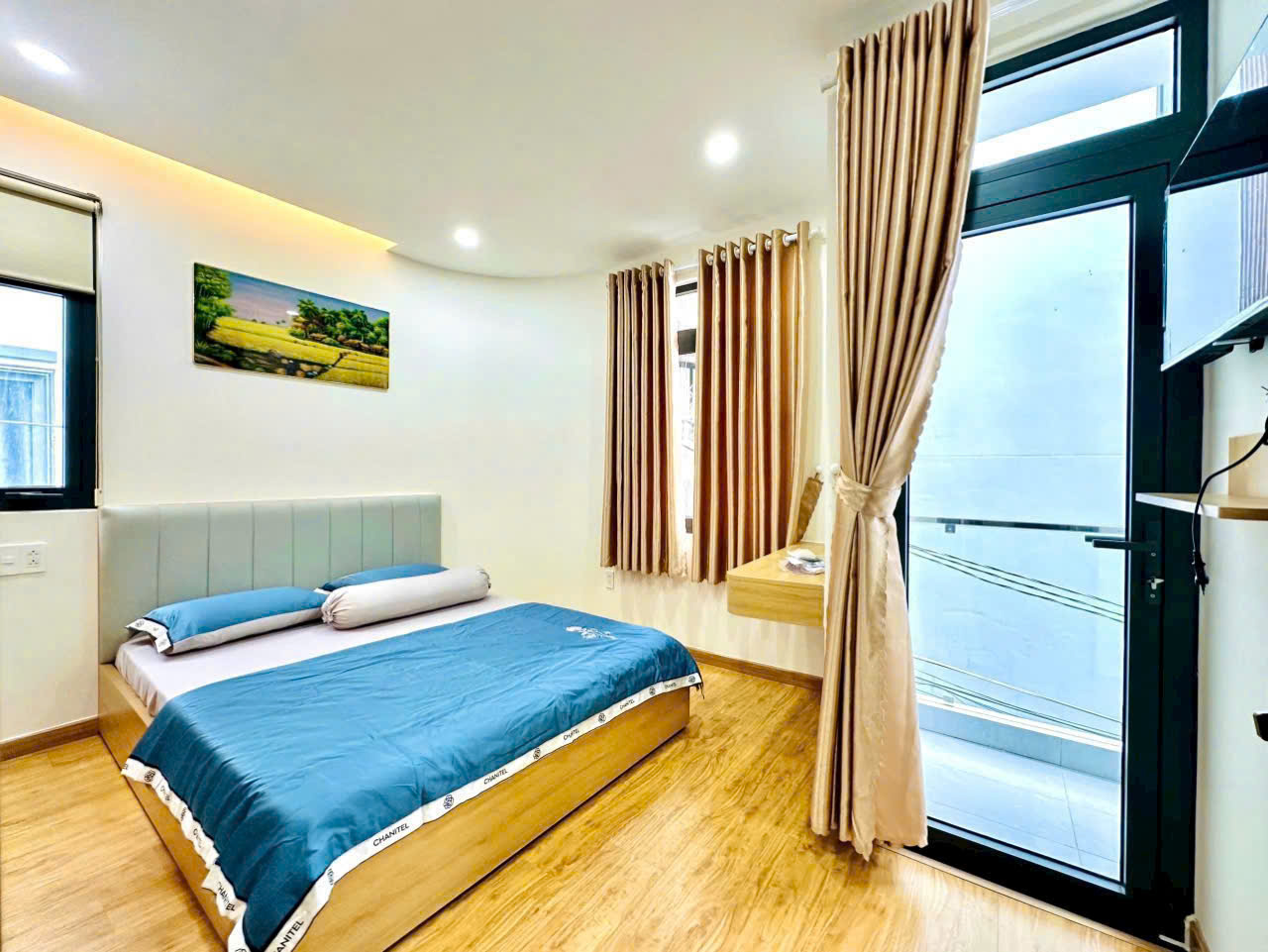 LÊN SÓNG CĂN VILLA MINI LÔ GÓC 2 MẶT TIỀN HẺM CMT8 TÂN BÌNH SÁT QUẬN 10 THÔNG HOÀNG SA (P.5) -Diện tích: (5.3m x 8) -3PN & 3WC