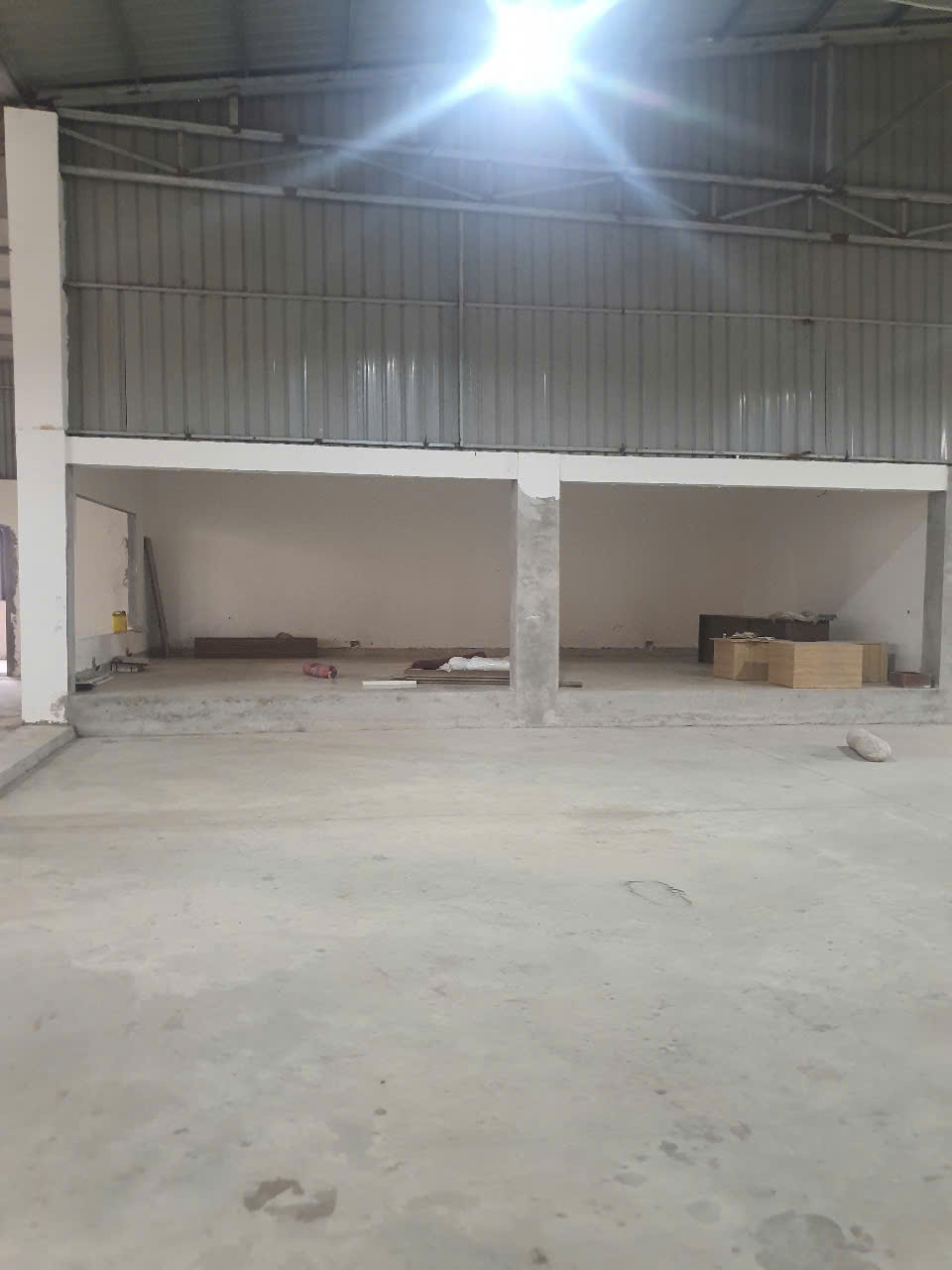 Bán kho xưởng tại Trung Giã, Sóc Sơn, Hà Nội. Diện tích 1700m2 sổ thổ cư 200m ngoài sổ sẵn xưởng và nhà ở giá 13 tỷ