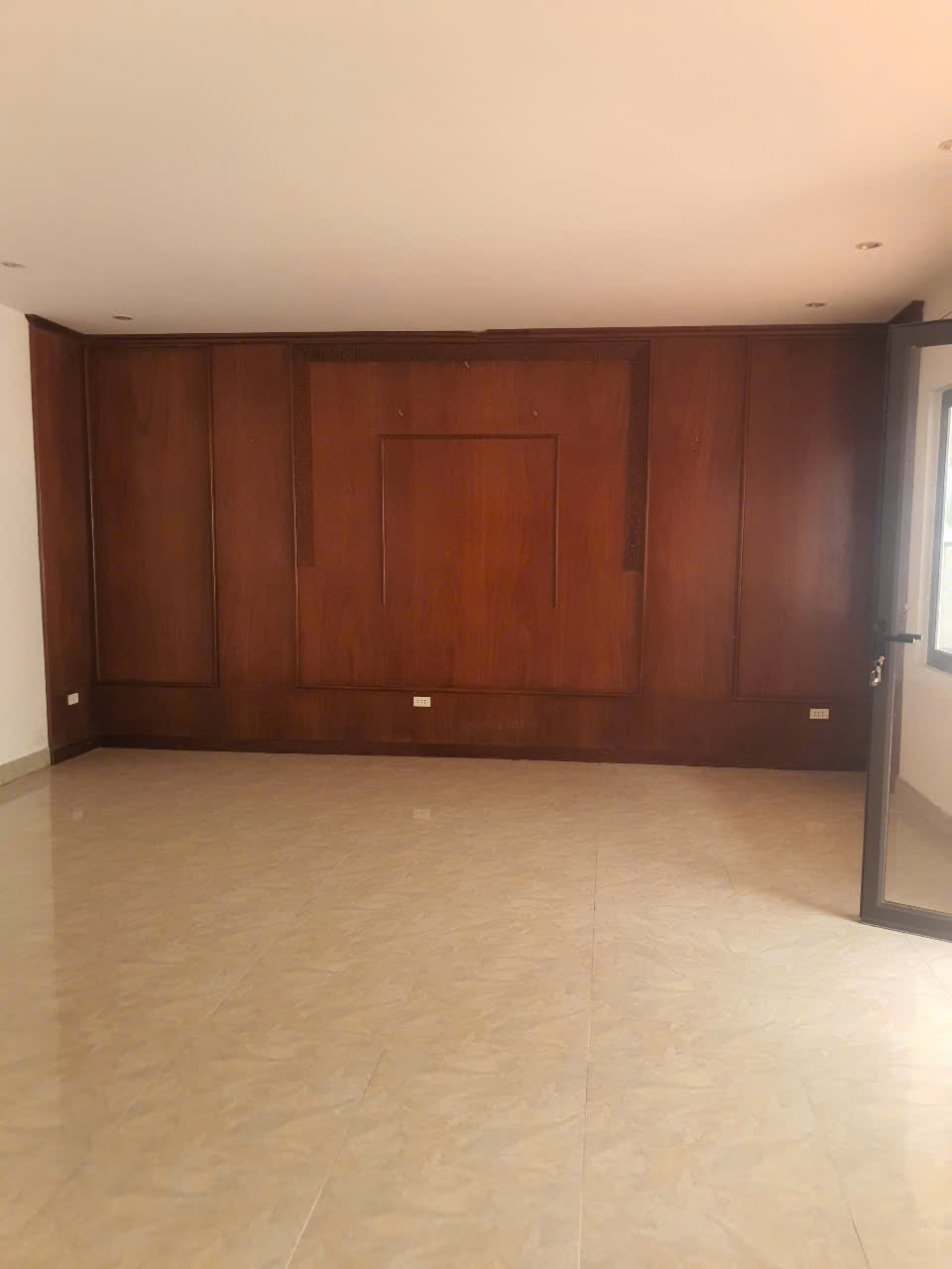 Bán kho xưởng tại Trung Giã, Sóc Sơn, Hà Nội. Diện tích 1700m2 sổ thổ cư 200m ngoài sổ sẵn xưởng và nhà ở giá 13 tỷ