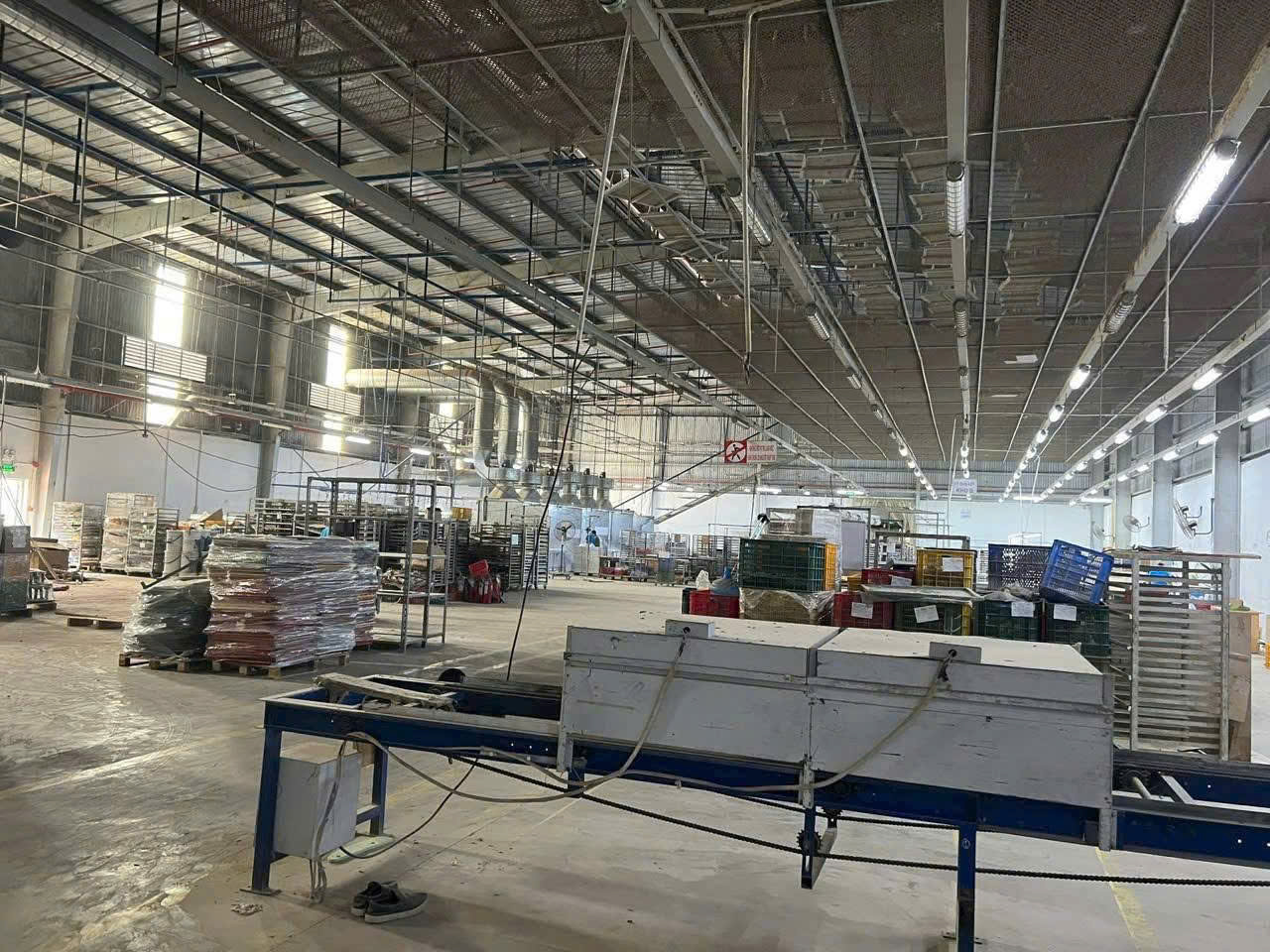 NHÀ XƯỞNG TRONG KCN TÂN PHÚ TRUNG, CỦ CHI DT 18.485m² – THUÊ SẴN 4.6$/m² – CHỈ 160 TỶ