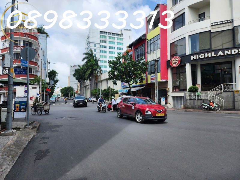 Bán nhà Góc 2 Mặt tiền 41 Hoàng Việt & Út Tịch, DT 6.2x16m, 6 tầng thang máy, khu VIP sân bay quốc tế Tân Sơn Nhất, P.4, Q.Tân Bình