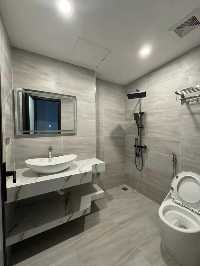 NHÀ MỚI Ở LUÔN Ô TÔ VÀO NHÀ Phố Lâm Hạ 45m2 X 7 Tầng mặt tiền 3.8m, 16.8 tỷ Long Biên.