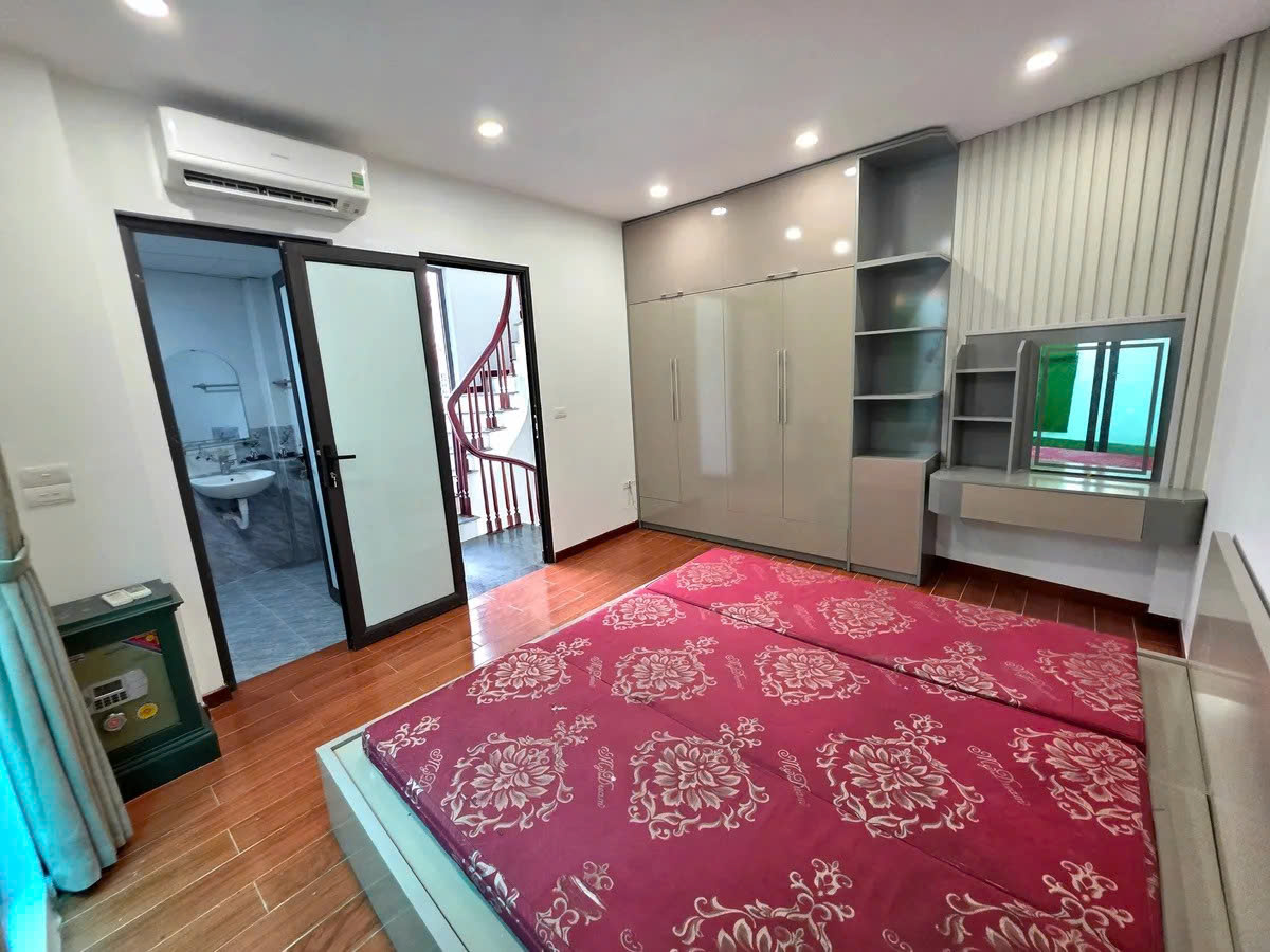 NHÀ MỚI Ô TÔ ĐỖ CỬA BÁT KHỐI- CỰ KHỐI 55M2, 5 TẦNG X 6.2 tỷ Long Biên.