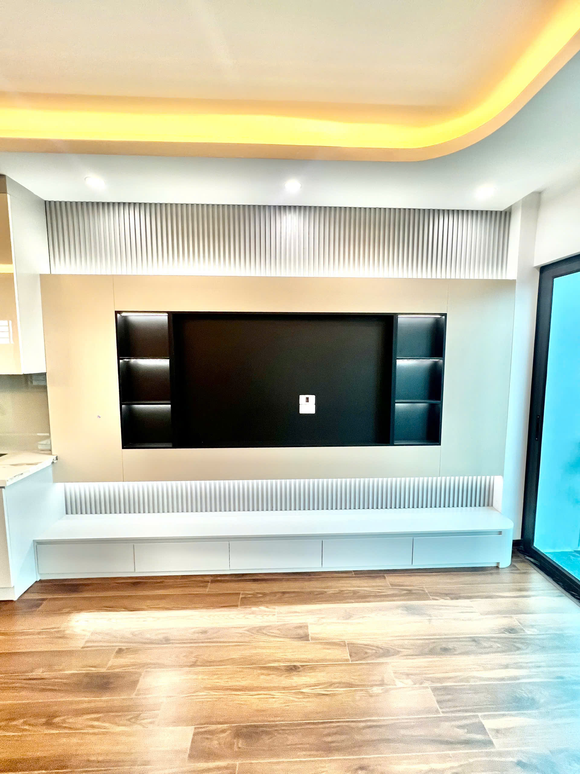 NHÀ MỚI Ô TÔ VÀO NHÀ Phố Ngọc Trì- Long Biên 45m2 X 6 Tầng, 8.3 tỷ. CÓ THƯƠNG LƯỢNG.