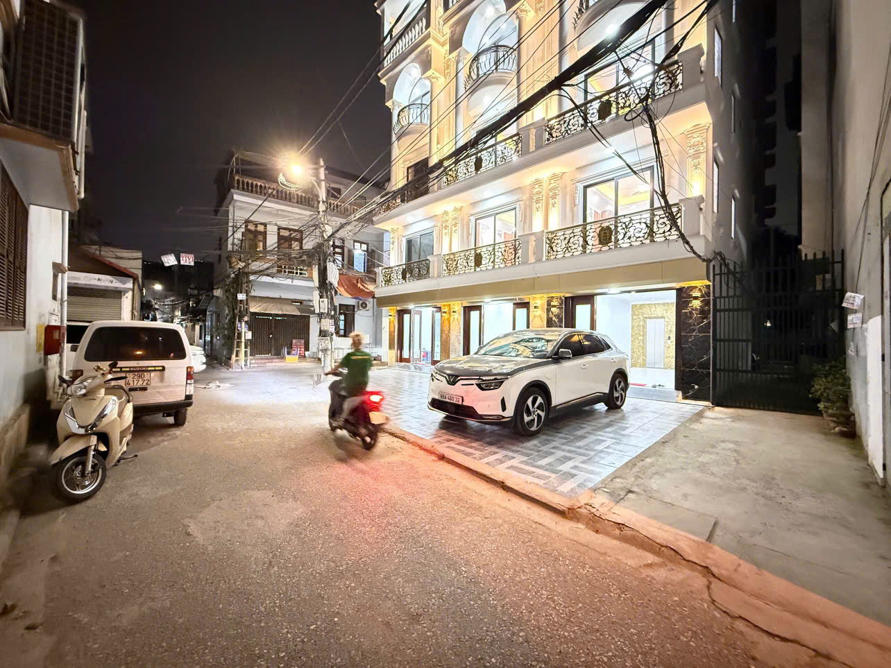 Bán nhà ngõ Tư Đình, Long Biên. 42m2 x 6 tầng, 4PN, 12.6 tỷ. Sổ đỏ chính chủ. LH: 0937632289