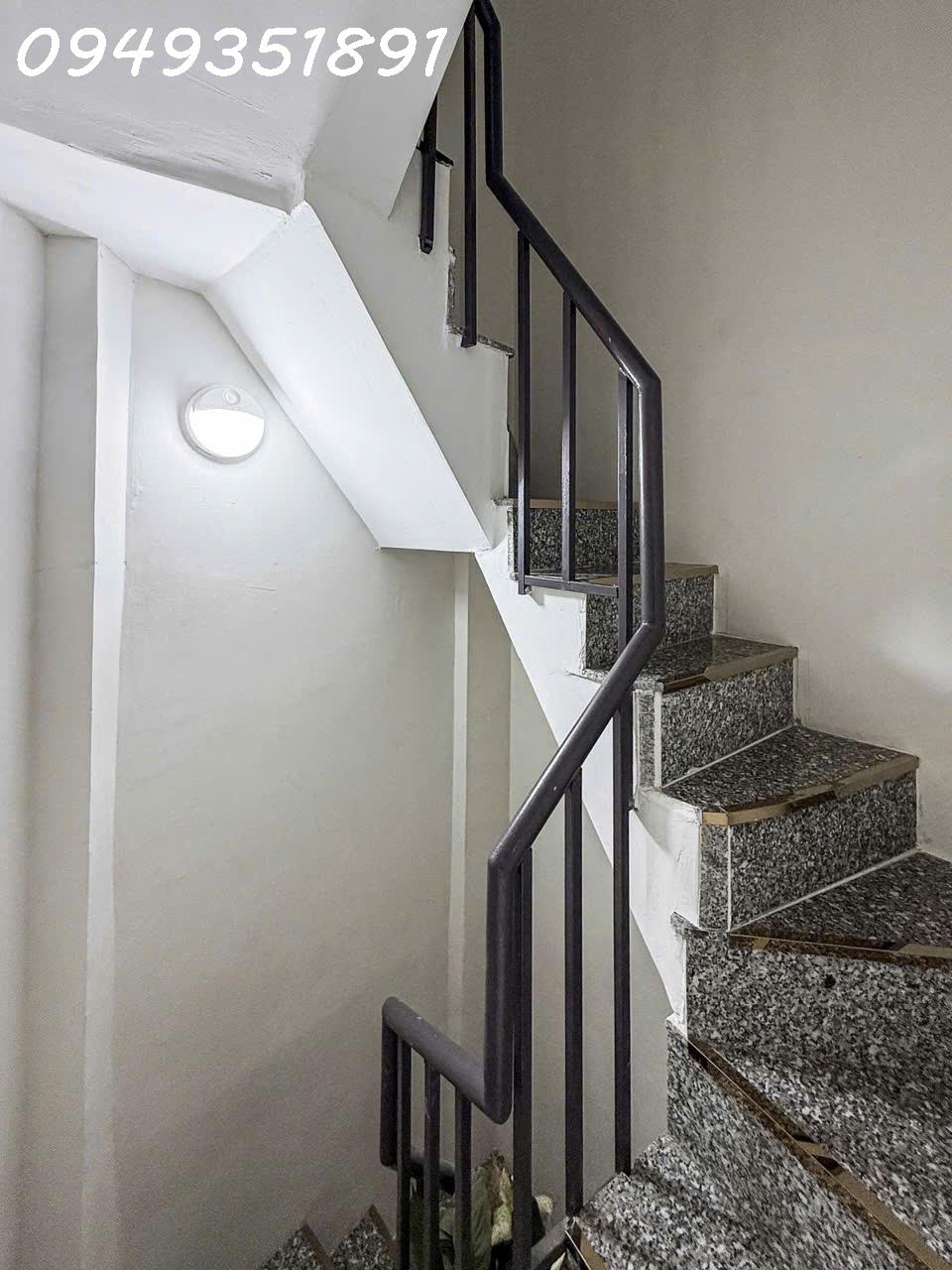 🌸 NHÀ ĐẸP TRUNG TÂM PHÚ NHUẬN – GIÁP QUẬN 1 – GẦN SÂN BAY – CHỈ HƠN 3 TỶ – 3 TẦNG Ở NGAY