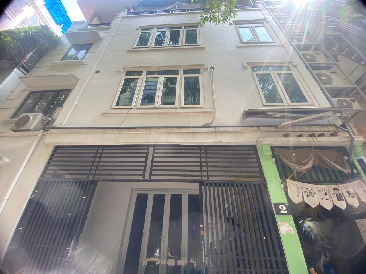Nhà Nghĩa Tân, Cầu Giấy, DT 96m, 3 tầng , mặt. tiền. 10 mét, thuận tiện kinh doanh.