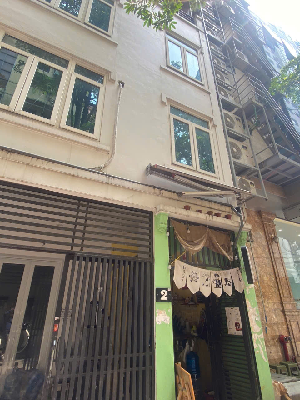 Nhà Nghĩa Tân, Cầu Giấy, DT 96m, 3 tầng , mặt. tiền. 10 mét, thuận tiện kinh doanh.