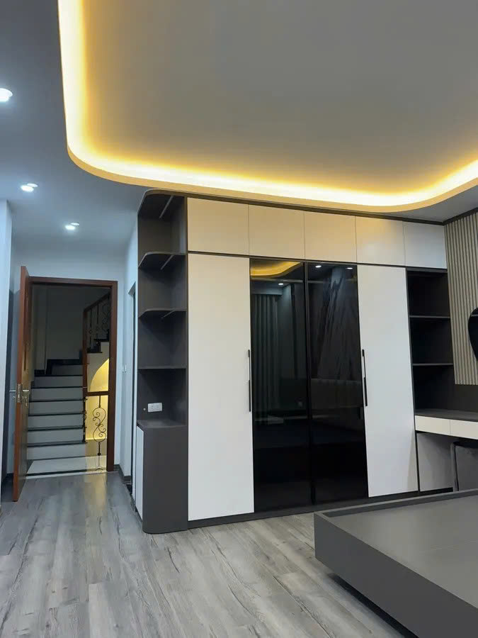 NHÀ MỚI Ô TÔ VÀO NHÀ Phố Ngọc Thụy 50m2 X 6 tầng,mặt tiền 4.6m, 14.5 tỷ Long Biên.
