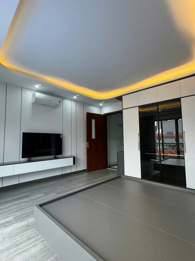 NHÀ MỚI Ô TÔ VÀO NHÀ Phố Ngọc Thụy 50m2 X 6 tầng,mặt tiền 4.6m, 14.5 tỷ Long Biên.
