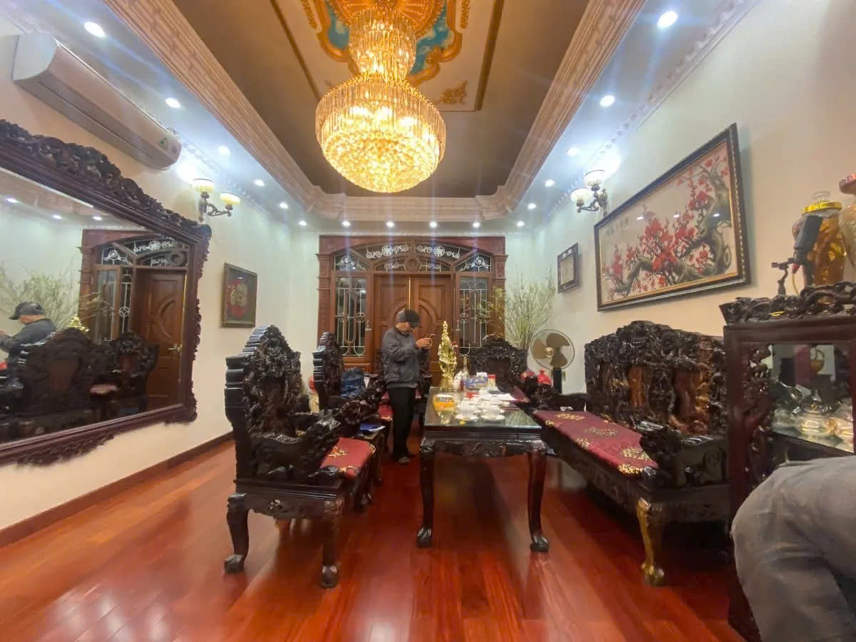 NHÀ ĐẸP DÂN XÂY PHÂN LÔ Ô TÔ THÔNG Nguyễn Văn Cừ 95m2 X 6 Tầng 23.4 tỷ Long Biên.