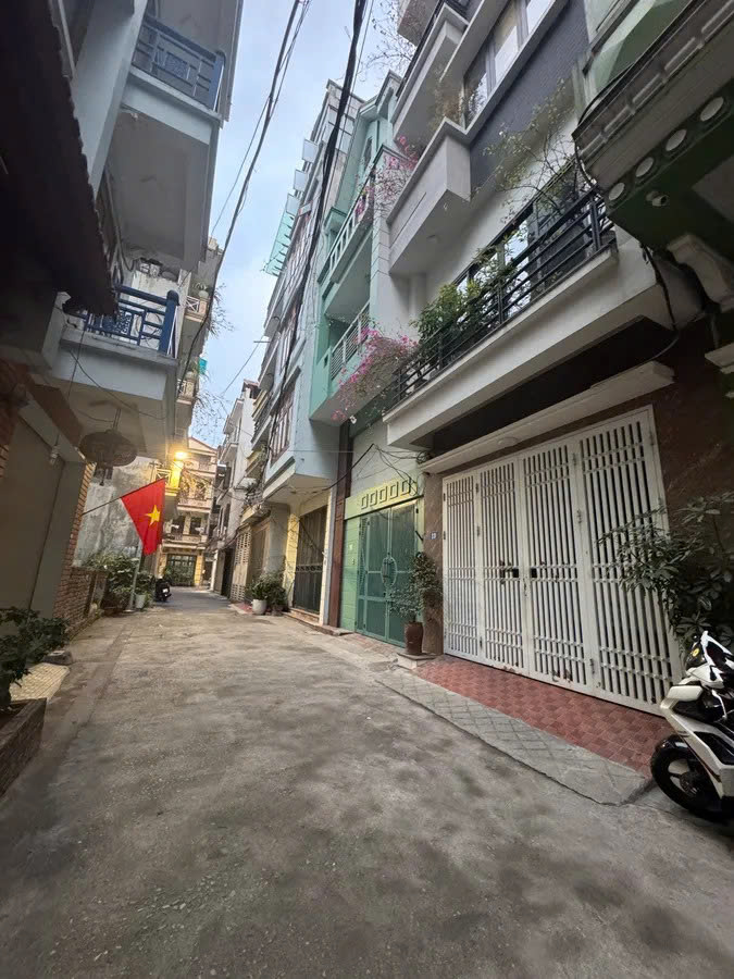 NHÀ ĐẸP DÂN XÂY PHÂN LÔ Ô TÔ THÔNG Nguyễn Văn Cừ 95m2 X 6 Tầng 23.4 tỷ Long Biên.
