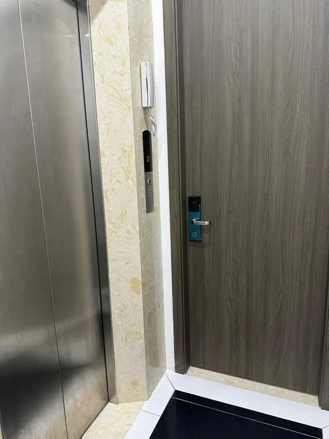BÁN CĂN HỘ DÒNG TIỀN MẶT PHỐ KINH DOANH Bát Khối 90 m2 X7 tầng,mặt iền 6.1m,23.5 tỷ Long Biên.