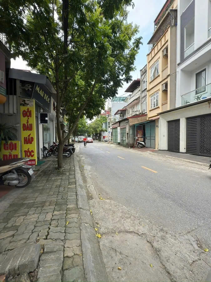 BÁN ĐẤT 2 MẶT ĐƯỜNG Phố Hoa Lâm 125 m2 X mặt tiền 5m, 26 tỷ Long Biên.