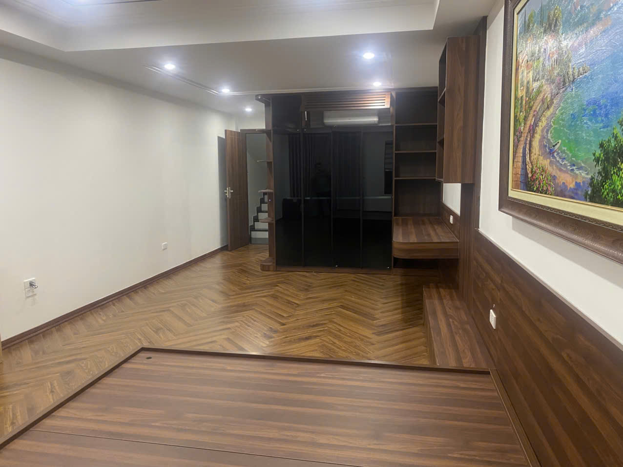 Chính chủ bán nhà Thạch Bàn 40m 6 tầng MT 4,5m ô tô, thang máy giá 8.9 tỷ