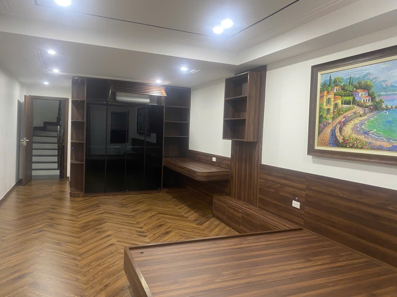 Chính chủ bán nhà Thạch Bàn 40m 6 tầng MT 4,5m ô tô, thang máy giá 8.9 tỷ