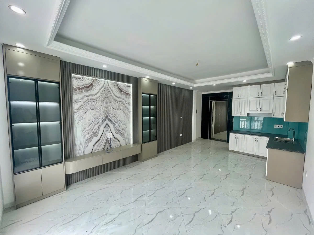 NHÀ MỚI Ở LUÔN Ô TÔ VÀO NHÀ Phố Bát Khối 45m2 X 6 tầng, mặt tiền 3.9m, 9.3 tỷ Long Biên.