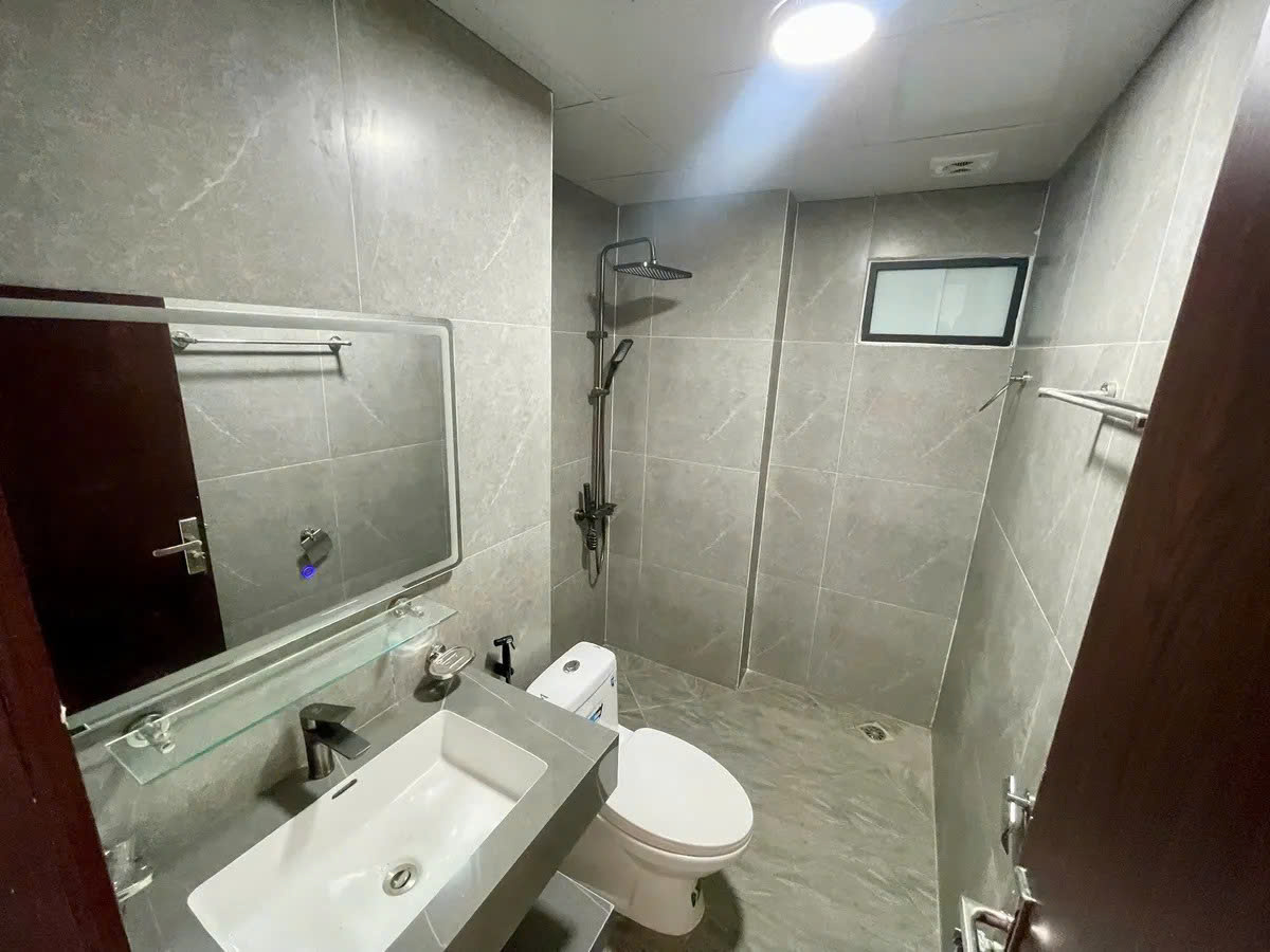 NHÀ MỚI Ở LUÔN Ô TÔ VÀO NHÀ Phố Bát Khối 45m2 X 6 tầng, mặt tiền 3.9m, 9.3 tỷ Long Biên.