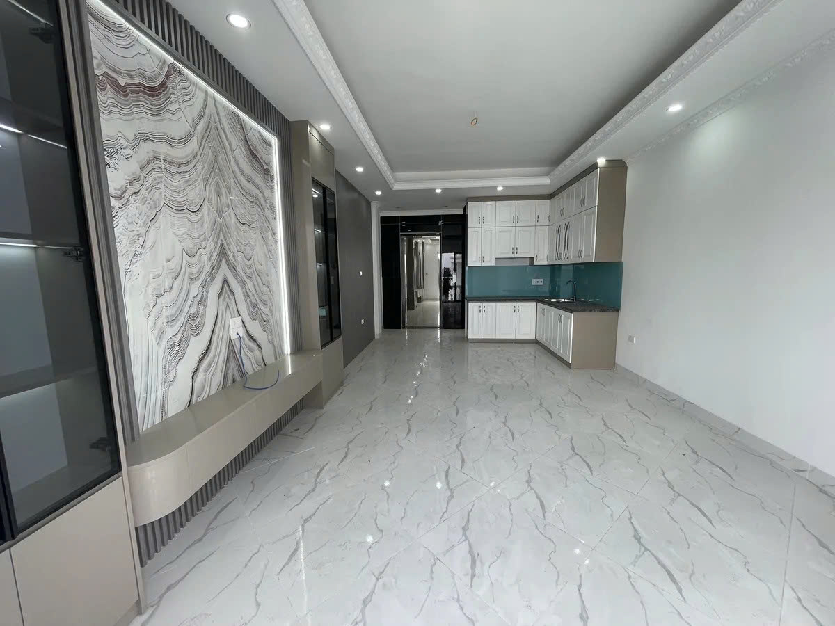 NHÀ MỚI Ở LUÔN Ô TÔ VÀO NHÀ Phố Bát Khối 45m2 X 6 tầng, mặt tiền 3.9m, 9.3 tỷ Long Biên.