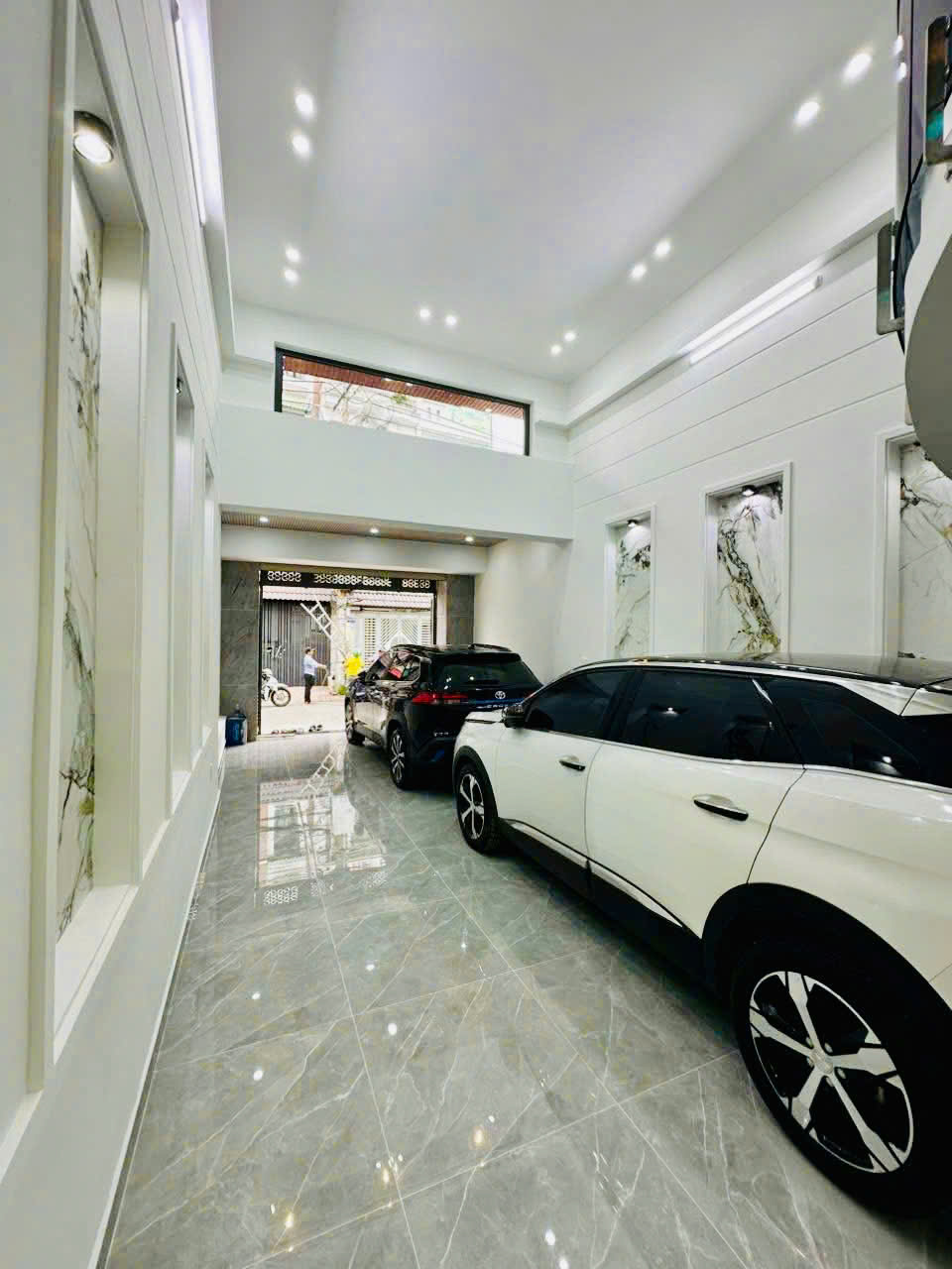 Bán nhà đẹp Phan Huy Ích, 4 tầng, hẻm 8m thông, ngang 4,5m phù hợp ở & kinh doanh giá 11 tỷ ++