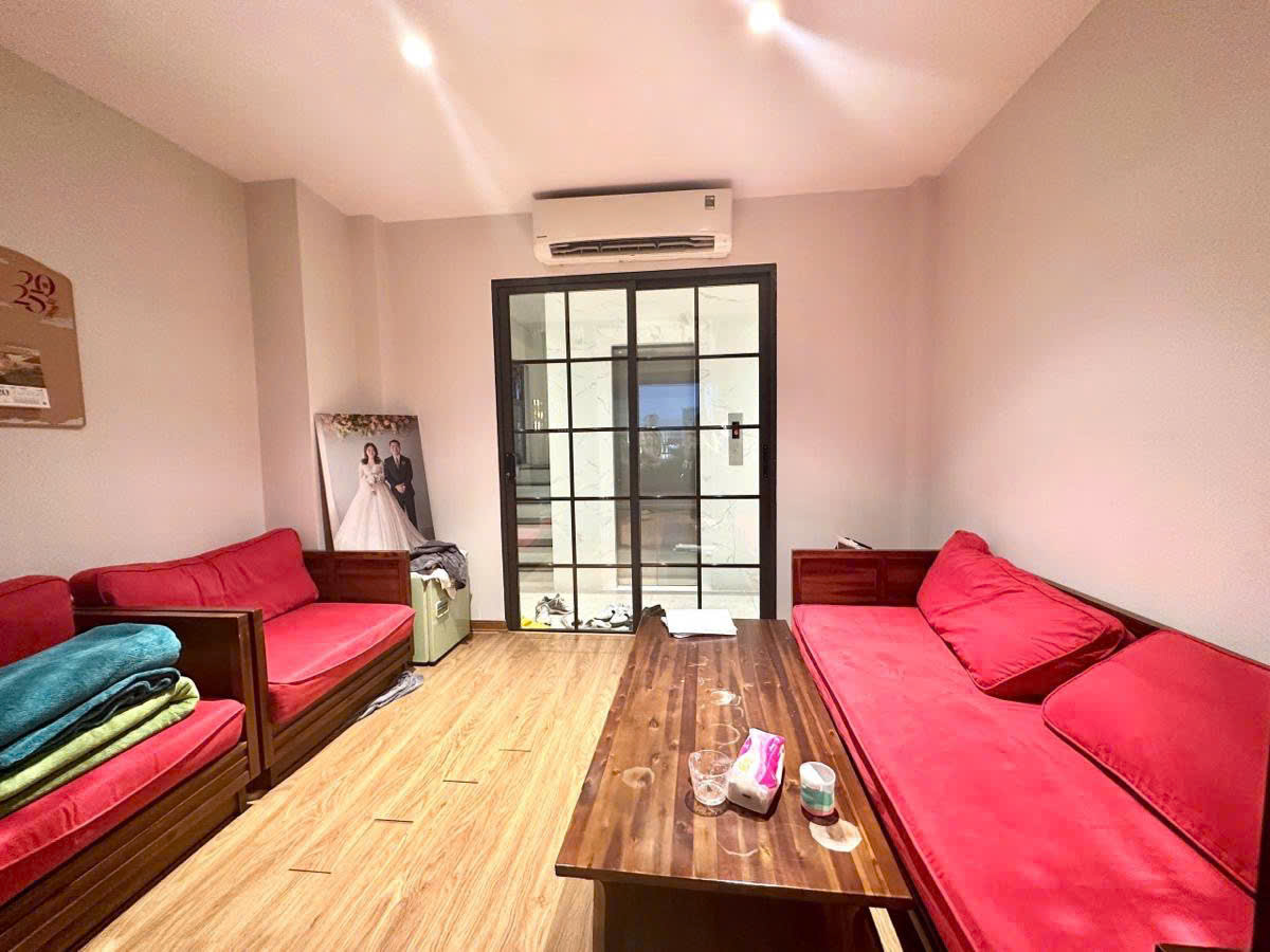 Bán nhà Cổ Linh 35m 7 tầng thang máy, lô góc, ô tô hơn 8 tỷ