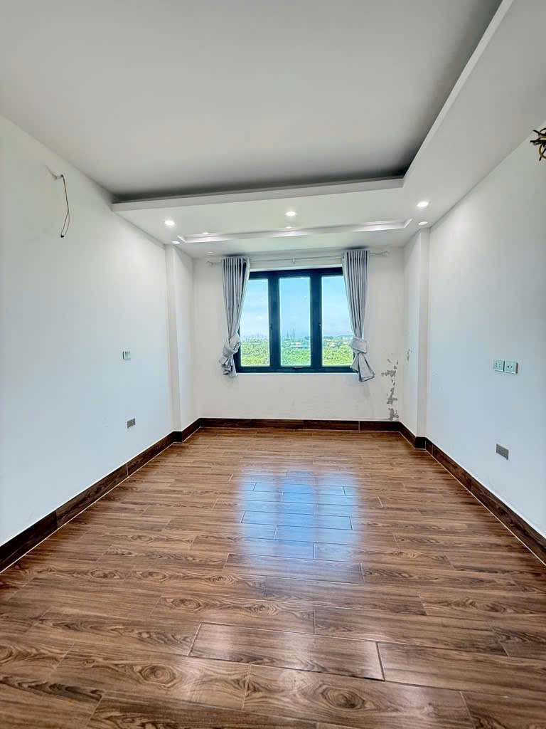 NGHĨA LỘ NHÀ 4 TẦNG DT 42M2- NGÕ THỒNG TỨ TUNG Ô TÔ TRÁNH . NHỈNH 8 TỶ