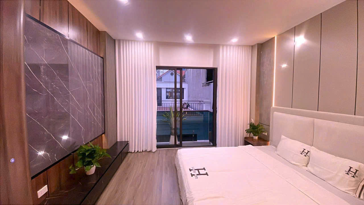 Bán nhà Nguyễn Văn Cừ 37m 7 tầng thang máy, Gara ô tô hơn 13 tỷ