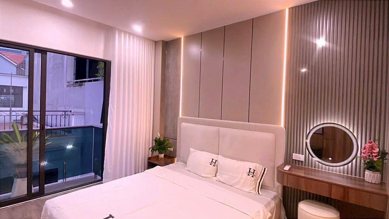 Bán nhà Nguyễn Văn Cừ 37m 7 tầng thang máy, Gara ô tô hơn 13 tỷ