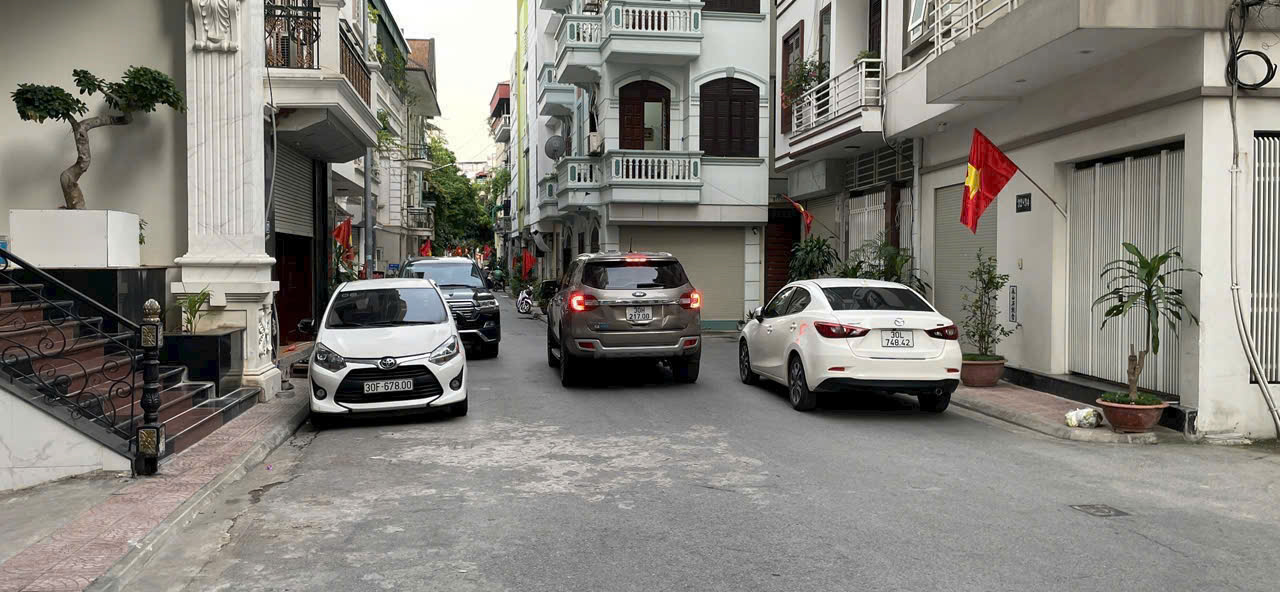 Bán nhà Nguyễn Văn Cừ 37m 7 tầng thang máy, Gara ô tô hơn 13 tỷ