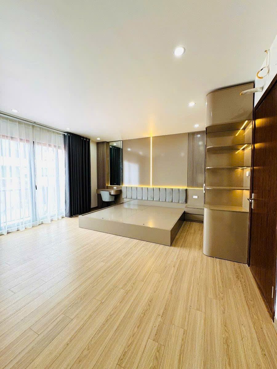 Bán nhà Ngọc Thuỵ 50m 6 tầng Mt4.2m lô góc, thang máy hơn 11 tỷ.