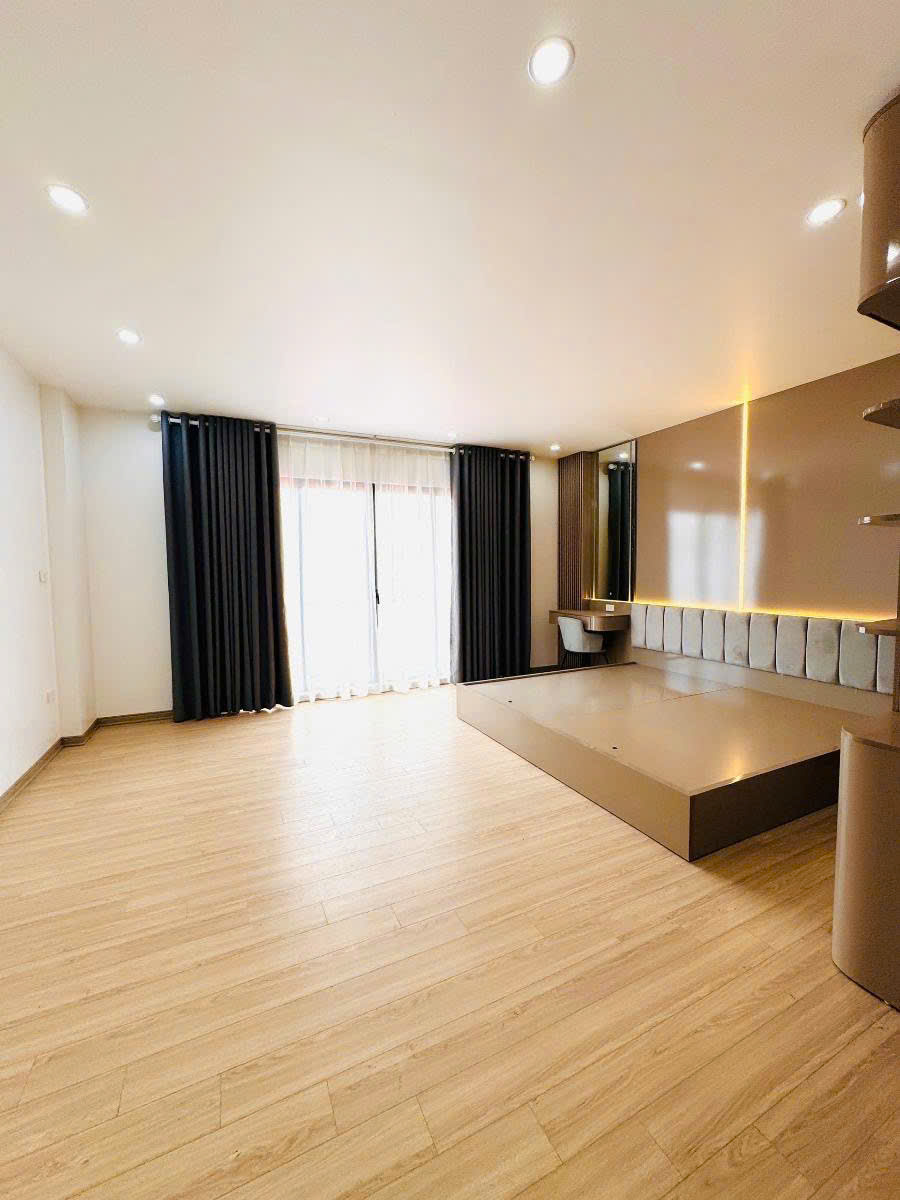 Bán nhà Ngọc Thuỵ 50m 6 tầng Mt4.2m lô góc, thang máy hơn 11 tỷ.
