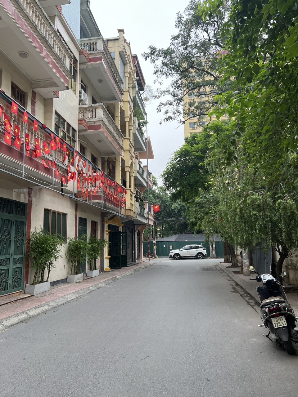 Bán Nhà Vũ Hữu – Phân Lô Ô Tô, Ngõ Thông Kinh Doanh, Chỉ Nhỉnh 23 tỷ