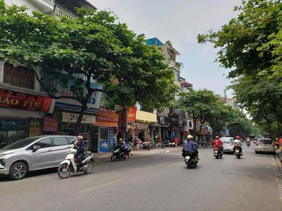 bán nhà mặt phố Ngọc Lâm, 60m, gần ngã tư Ngọc Lâm-Hồng Tiến, cách cầu Chương Dương 5 phút lái xe