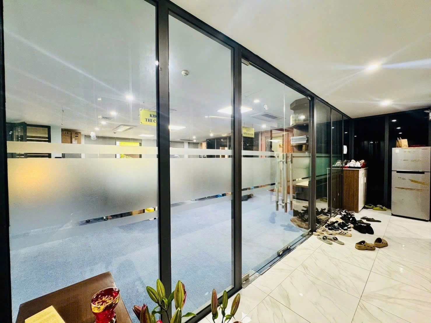 (HẠ CHÀO 10 TỶ) BÁN TÒA NHÀ PHỐ LẠC LONG QUÂN – 288M² x 8T CÓ HẦM – DÒNG TIỀN 300TR/TH