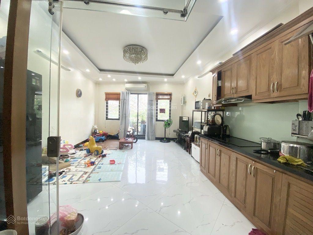 BÁN NHÀ 40m2 tại Hoàng Mai, chỉ 12,8 tỷ, 5 tầng, mặt tiền 4m, ngõ 5m