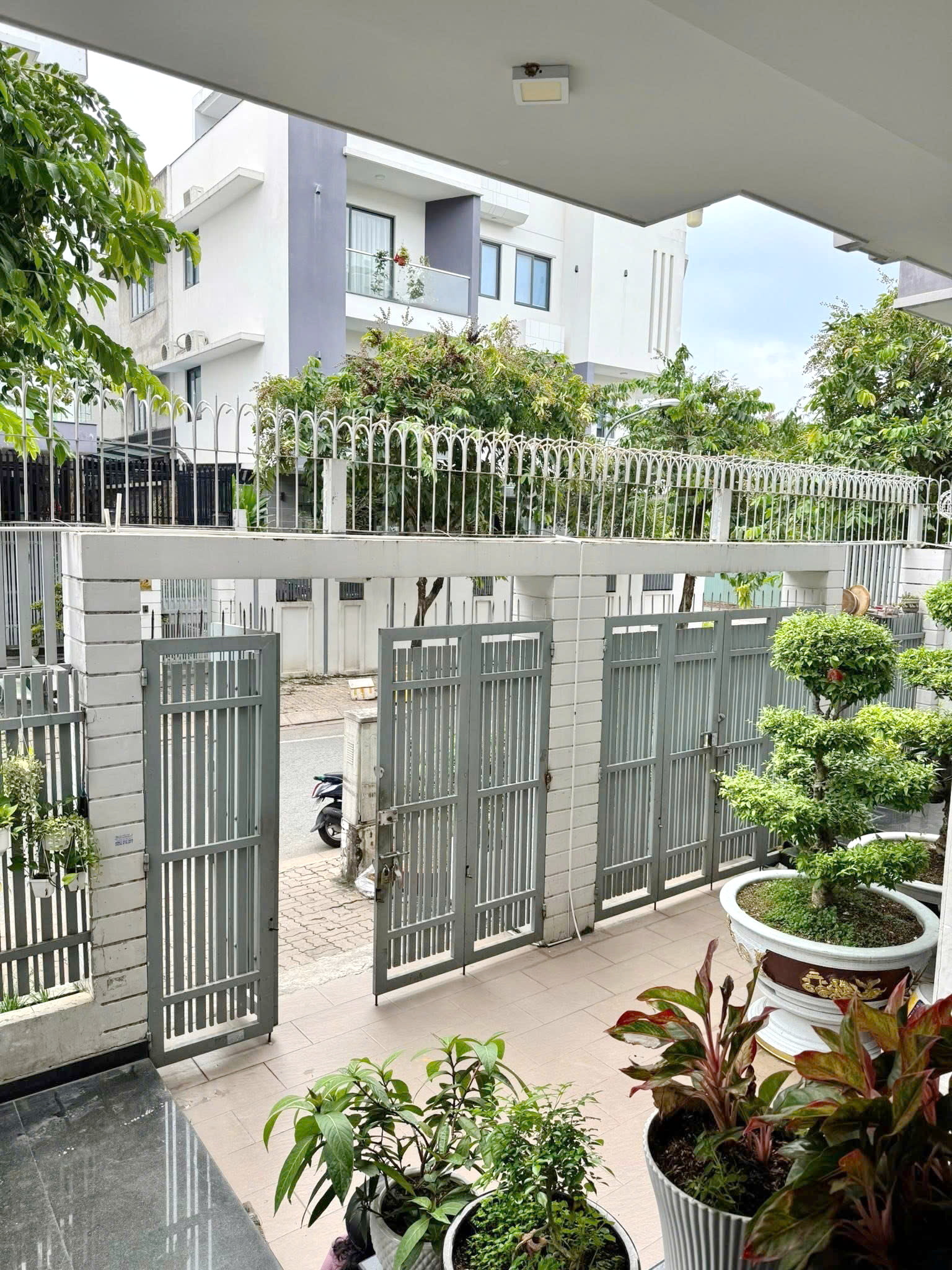 Nhà 10x19m (có hầm) KDC Dương Hồng, đường Nguyễn Văn Linh Xã Bình Hưng, Bình Chánh, TPHCM, bên ngoài khu Mizuki