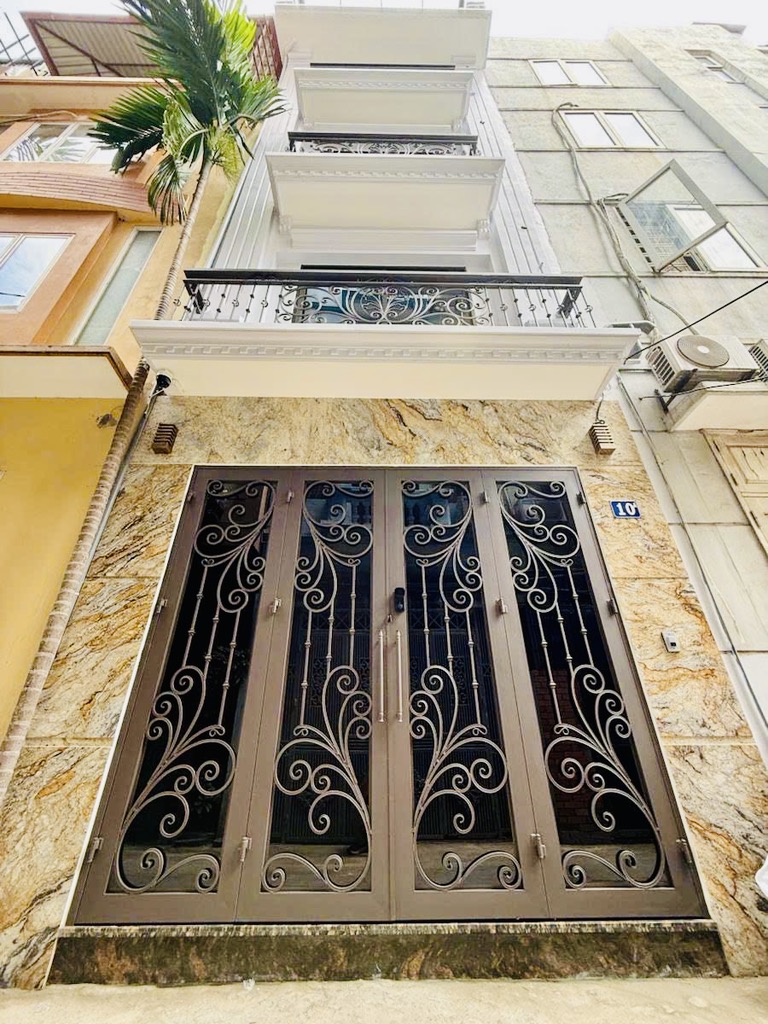 NHÀ MỚI KÍNH KOONG – Ô TÔ ĐỖ CỬA – HIỆN ĐẠI SANG TRỌNG – NỘI THẤT CỰC CHẤT_ 5 TẦNG -32/35M2 –10,8 TỶ